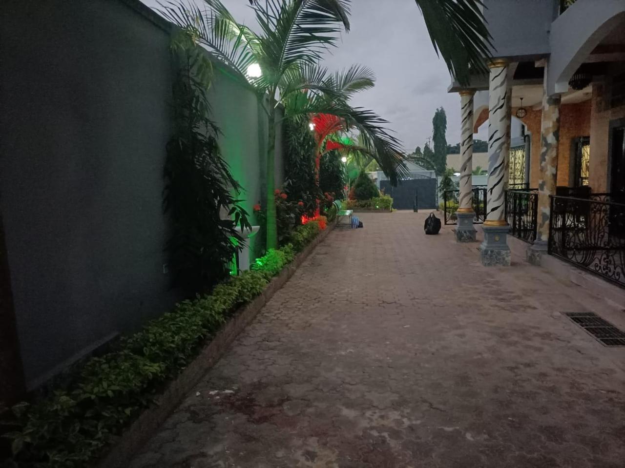 Residence Ambassa Etienne & Therese Yaoundé Exterior foto